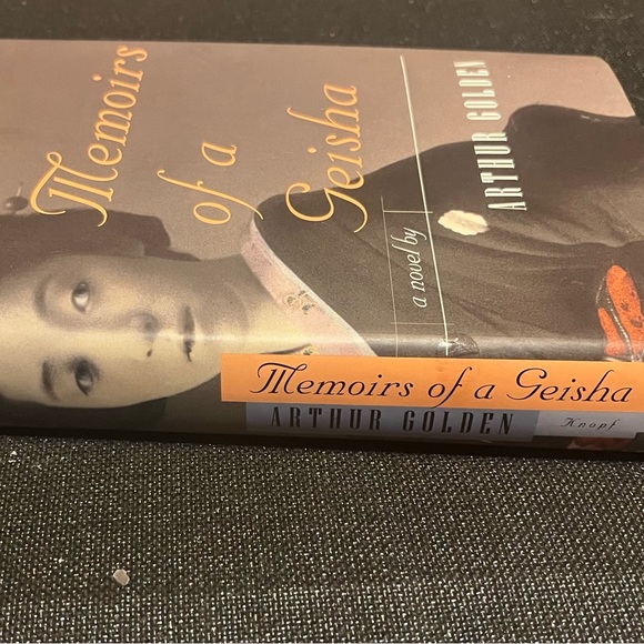 Memoirs of a Geisha by Arthur Golden - Picture 2 of 5